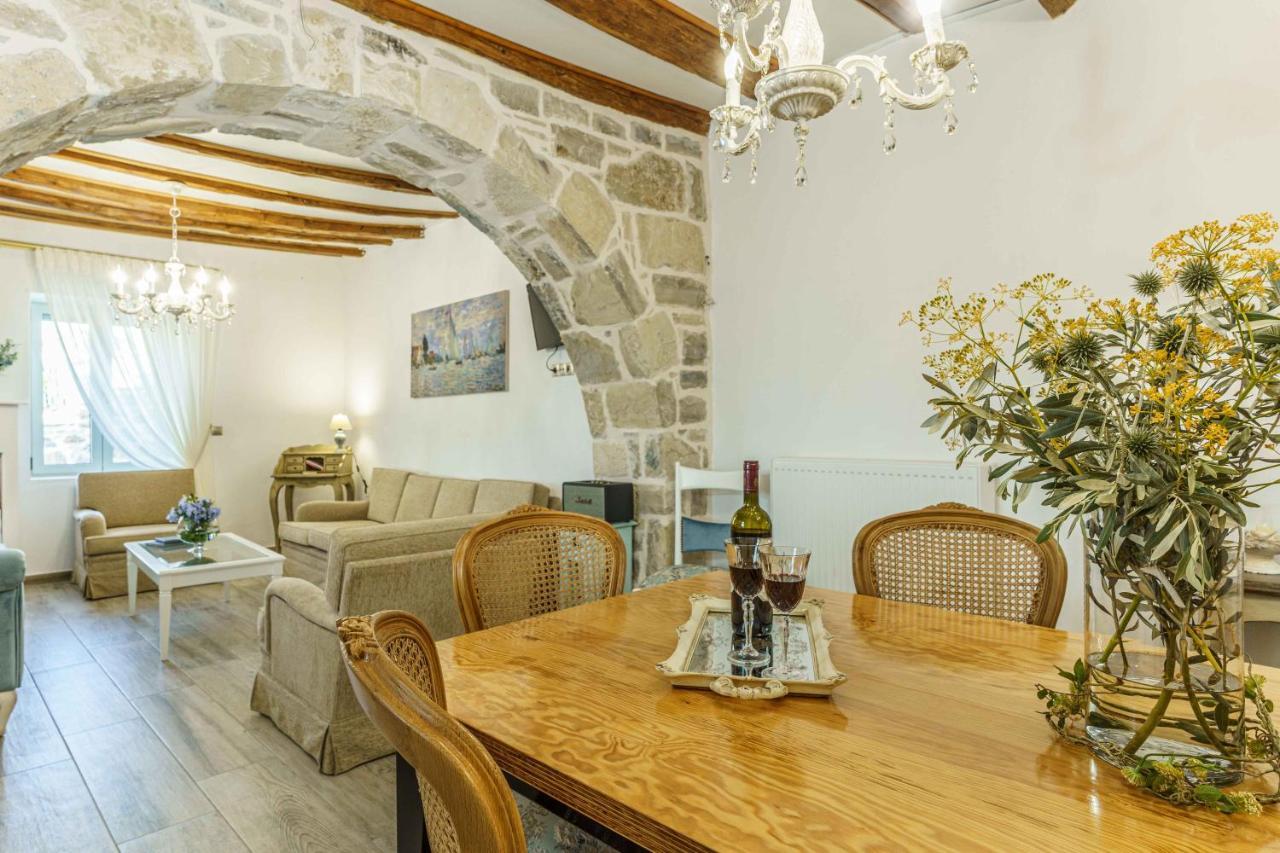 Villa Simantiri Pombia Extérieur photo